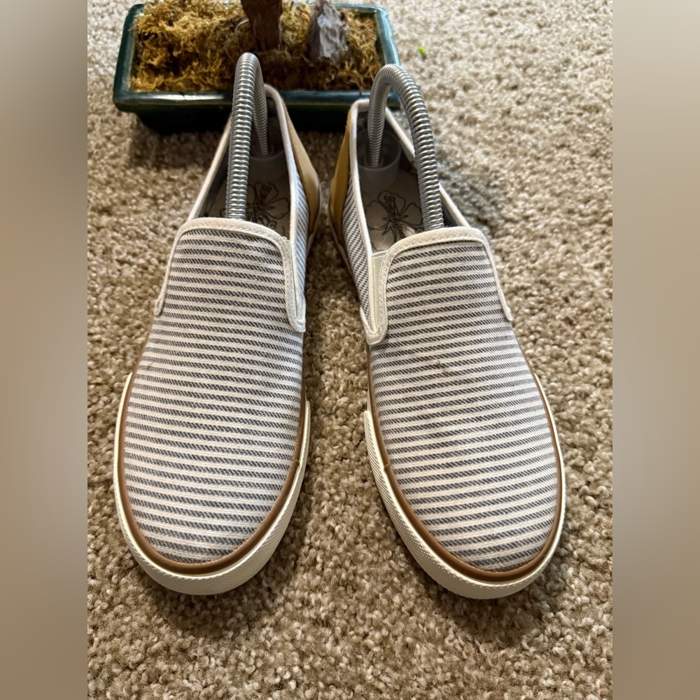 Tommy Bahama Tan Slip-On Shoes - Picture 5 of 7